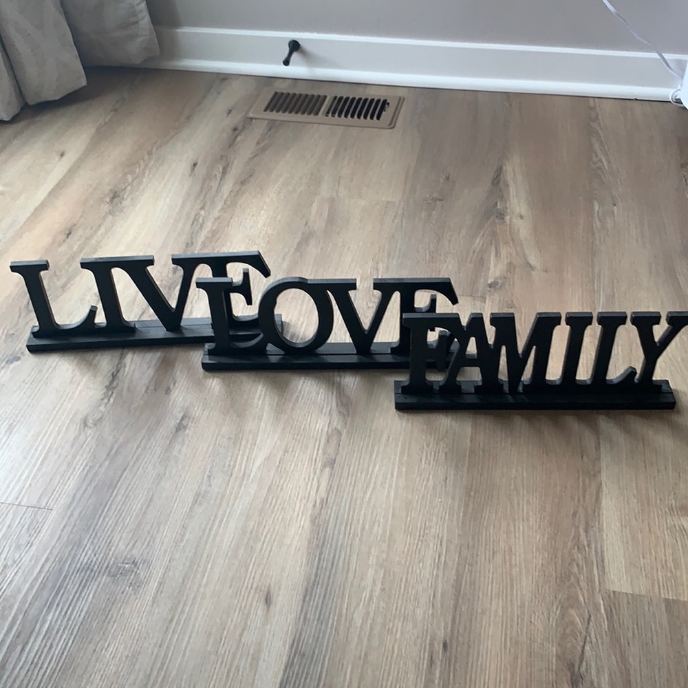 LIVE LOVE FAMILY Decor